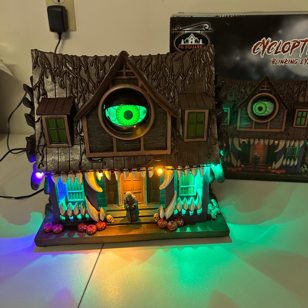 FG Square Cycloptic Manor Blinking Eye Animated Halloween Village FG2410 LED